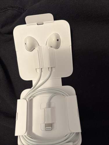 NEW Genuine Apple Lightning EarPods For iPhone 7 8 X XS 14 Max Headphones - Photo 2 sur 2