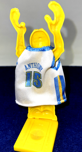 McDonald's Carmelo Anthony 2005 pepitas de la NBA juguete difícil de encontrar figura de plástico con camiseta - Imagen 5 de 8