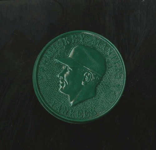 1960 ARMOUR COIN ~ MICKEY MANTLE ~ DARK GREEN ~ TRANSLUCENT SWIRLS ~ SUPER FREAK - Picture 1 of 2