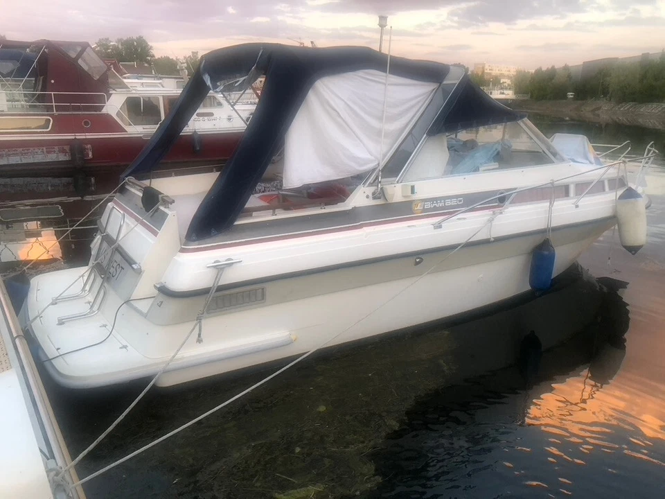 BIAM 820 geräumiges Sportboot mit Bugstrahlruder