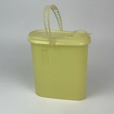 VintageTupperware 587-10 2QT Beverage Buddy Drink Pitcher With Flip Top Lid