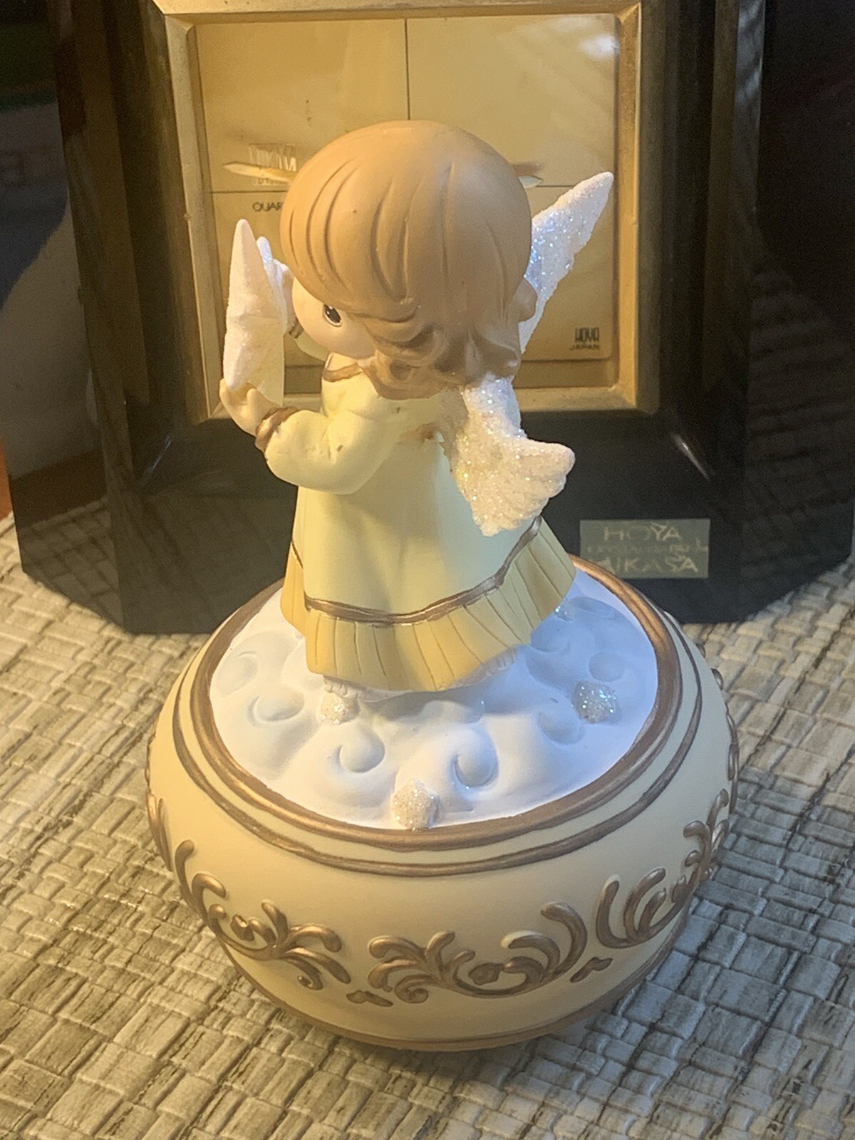 PRECIOUS MOMENTS 2010 CHRISTMAS ANGEL JOY TO THE WORLD SINGS SANKYO