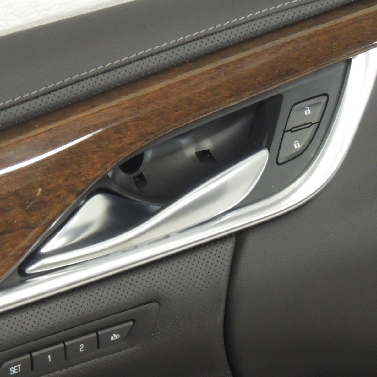 Interior Door Trim Panel Front LH Jet Black/Nutella 15-17 Cadillac