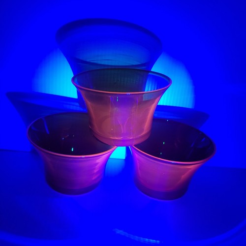 Candelabros Tealight de vidrio naranja brillante rojo brillante en luz UV - Imagen 2 de 8