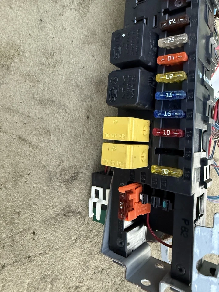 Módulo relé fusible SAM maletero trasero Mercedes W211 E350 E500 2003-2011 2115454901 Foto 3 de 4