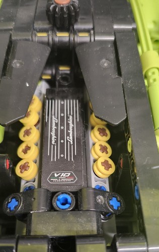LEGO TECHNIC: Lamborghini Huracan Tecnica (42161) Assembled - Picture 7 of 12