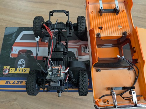 FMS FCX24 Chevrolet K5 Blazer Orange 1/24 RTR - Picture 5 of 7