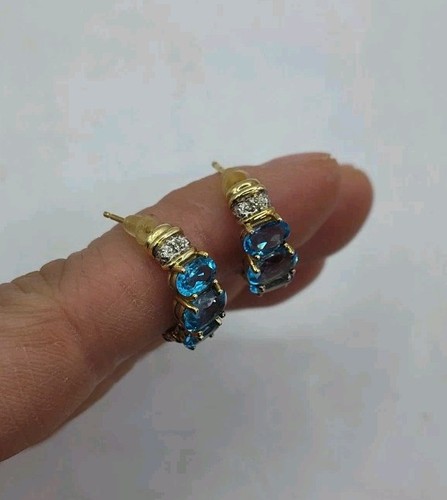 Pendientes de medio aro de diamantes con topacio azul de oro de 10k - Imagen 8 de 20