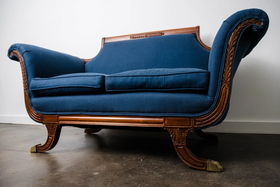 Duncan Phyfe Antiguo LoveSeat Madera Caoba Profesional. Restaurado con tela personalizada Foto 3 de 4