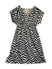 The Magic of Stevie and Lindsay V-Neck Dress White Black Geometric Print Medium