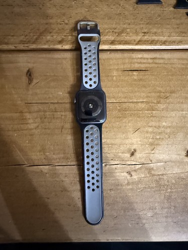 Apple Watch Nike+ S4 40mm GPS + Cellular LTE space grey with extra bands - Picture 3 of 6