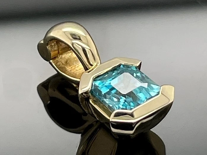 ANHÄNGER AUS 375/- GELBGOLD MIT  ZIRKON FACETTENREICH SCHMUCKJAGD - Bild 3 von 4