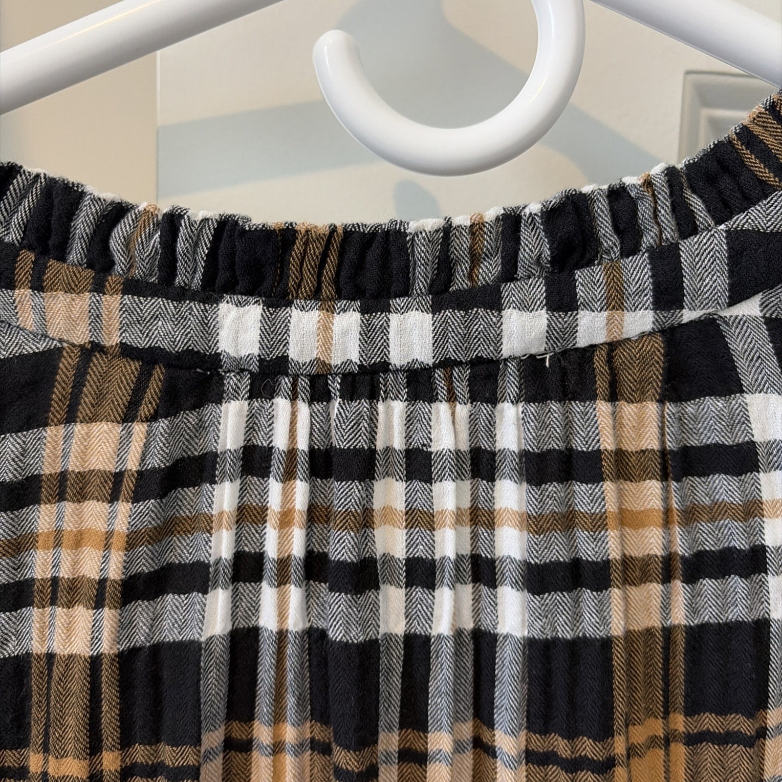 Loft Women’s Sz L Brown White Plaid V-Neck Ruffle Trim Crepe Texture Button Up