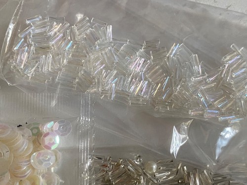 Paquete de 14 paquetes de artesanía de cuentas y lentejuelas redondas ahuecadas de holograma mixto para hágalo usted mismo - Imagen 9 de 13