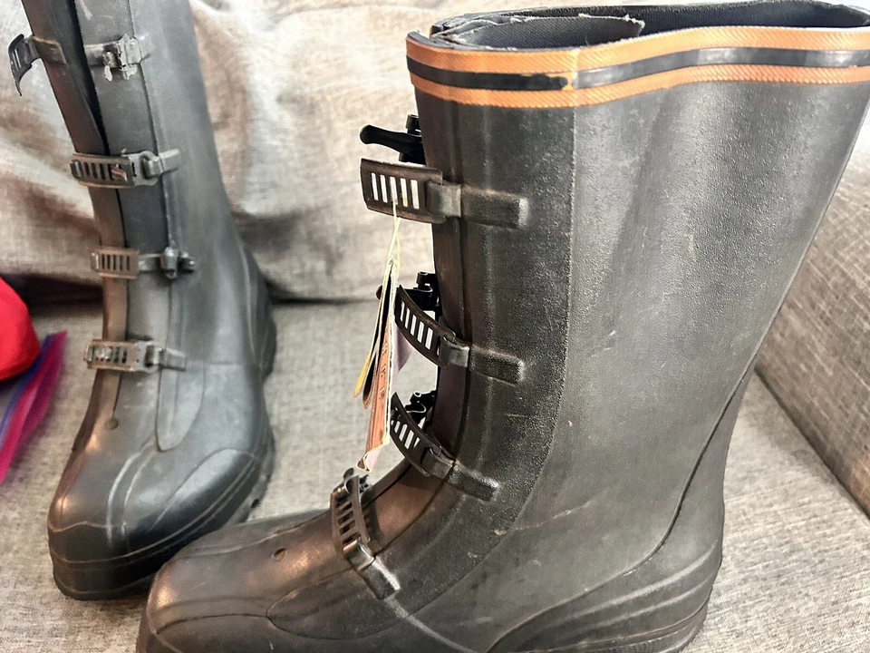 Botas de goma Wolverine con 4 hebillas para hombre talla 10 Foto 2 de 4