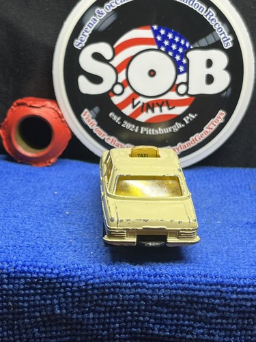 Corgi Juniors Mercedes Benz 240D Taxi Cab Yellow Diecast EX Condition - Picture 5 of 7