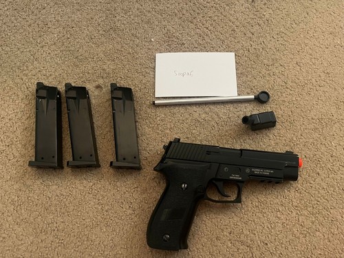SIG Sauer Full Metal P226 Airsoft Gas Blowback Pistol by KJW with 2 extra mags - Picture 7 of 8