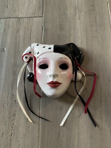 Beautiful Miniature Jester Ceramics Small Wall Mask - Picture 4 of 5