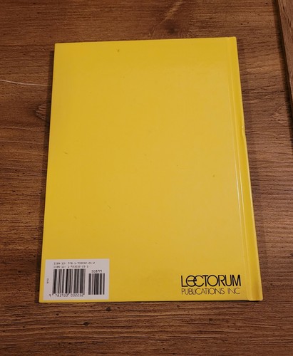 ¡Hay un Molillo en Mi Bolsillo! Por Dr. Seuss Español Version Hardcover Book - Picture 4 of 4