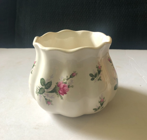 Vintage Porcelain Rose Floral Bowl Decorative Planter with Gold Scalloped Edge - Picture 3 of 3