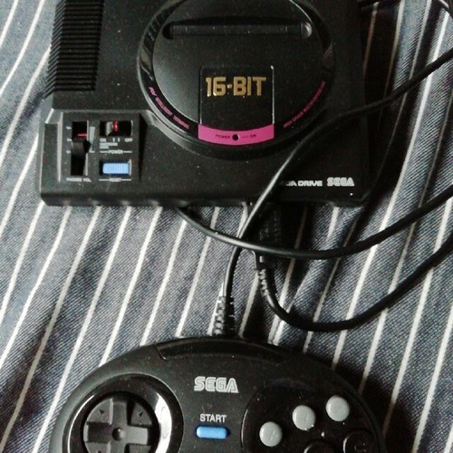SEGA Mega Drive Mini Set 16 bit Game System Console Vintage HAA-2520 Controller - Picture 5 of 9