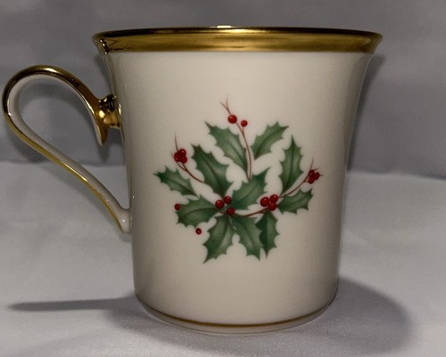 One Vintage Lenox China Holiday Holly Berry Tea Coffee Mug Gold Rim And Handle - Picture 2 of 5