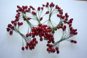 24 x RED PLASTER HOLLY BERRIES 6mm DOUBLE ENDED WIRED STEMS CHRISTMAS CRAFT