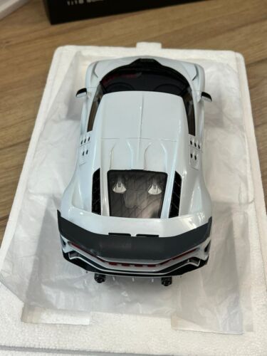 TOP SPEED 1/18 Bugatti Centodieci resina bianca white TS0480 in scatola... - Foto 5 di 8