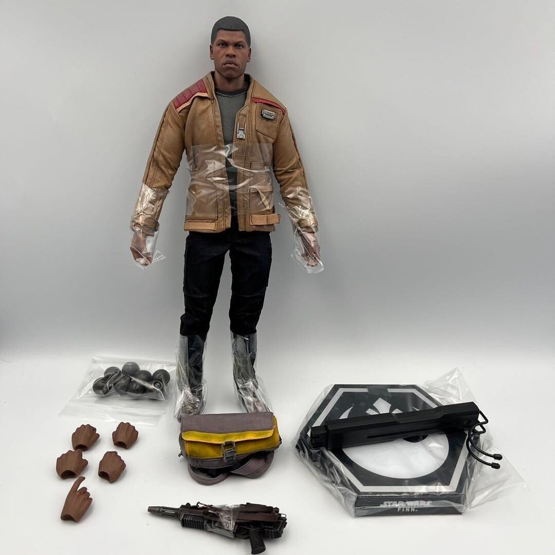 ホットトイズ スターウォーズ　FINN Star Wars Finn Sixth Scale Figure by Hot Toys | Sideshow