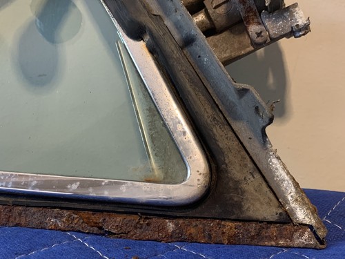 65-73 Mercedes W114 W115 Sedan Door Quarter Glass Front Right w/ Latch SEKURIT - Picture 8 of 11
