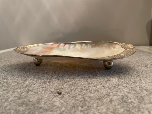 TWO’S COMPANY Cabebe Shell Dish with Silver Plated Accents Footed Nautical - Picture 3 of 8