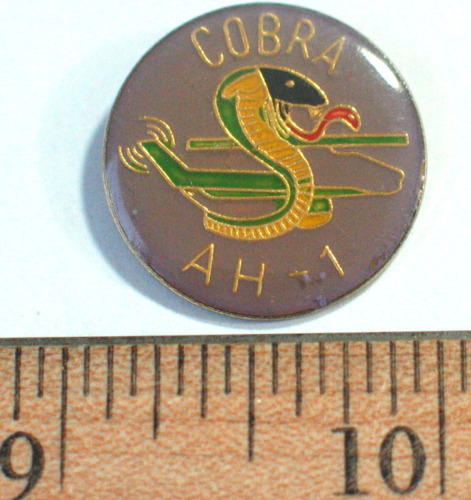 AH-1 Cobra Helicopter Pin  Vintage (**) - Picture 1 of 2