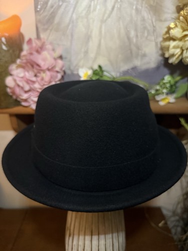 Pastel de cerdo kangol Litefelt para hombre talla grande negro con banda negra y pin Kangol - Imagen 11 de 11