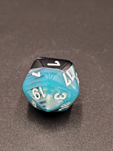 Dadi poliedrici Chessex D20 neri e conchiglia strategia di wargaming