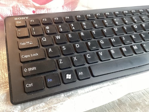 Sony VaioBluetooth wireless keyboard Model VGP-BKB1 - Picture 15 of 18