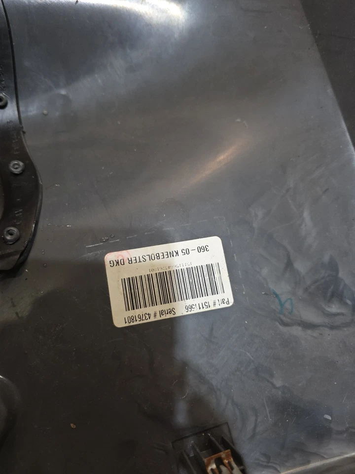 05-09 Chevy Trailblazer GM 15111566 Panel de ajuste de rodillera delantero lado del conductor Foto 3 de 3