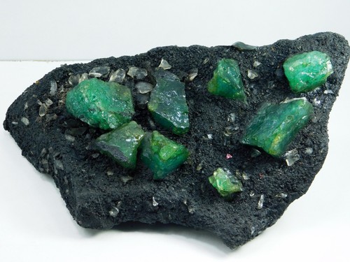 Certified 2960 Ct Natural Emerald Matrix Crystals Rough Specimen for Collectors - Picture 6 of 8