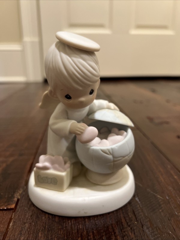 Precious Moments 531065 What The World Needs Is Love Porcelain Figurine Vntg