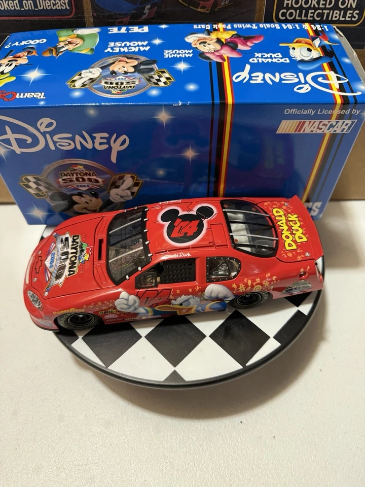 *RARE 2 PACK* DISNEY DONALD DUCK 2004 DAYTONA 500 1/24 & 1/64 Nascar Diecast - Image 2 of 4