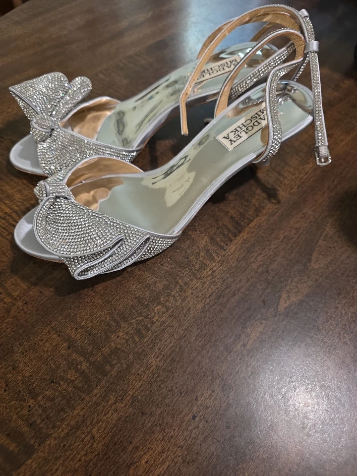 Badgley Mischka Plata Estrás Arco Tirantes Tacones Talla 7 Noche Boda Foto 2 de 4