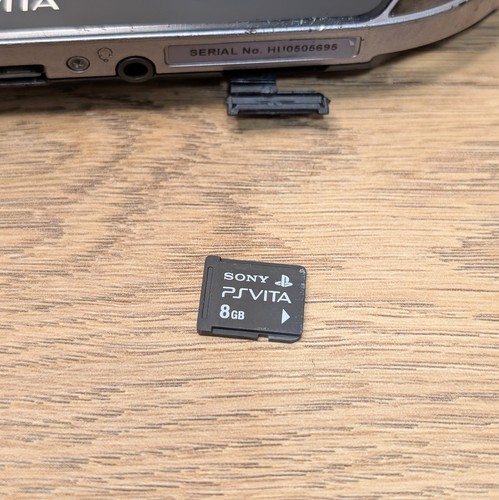 Sony Playstation Vita PS Vita PCH-1001 Negro 8GB con Cable de Carga y Estuche Blando - Imagen 9 de 16