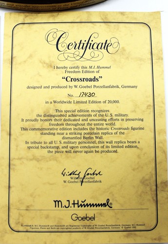 NEW BOX Hummel 331 Crossroads Military Edition SIGNED By Artist CHRISTIAN GOEBEL - Picture 8 of 10