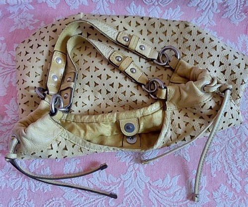 * FOSSIL Vintage 1954 Yellow LEATHER Cut Out BUCKET TAVA Drawstring SLING BAG * - Picture 3 of 7