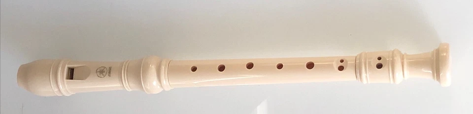 Yamaha Soprano Descant Recorder Baroque YRS-24B w/Bag and fingering chart - Image 3 of 4