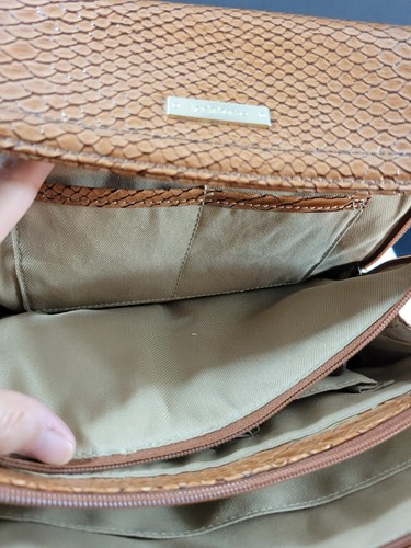 Liz Claiborne Bolso de Mano Cartera Bronceado Brillante Imitación Cuero Motivo Cocodrilo - Imagen 7 de 12