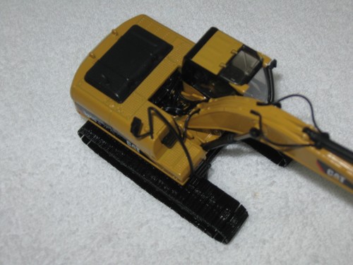 NORSCOT ~ CAT 320D L EXCAVATOR WITH METAL TRACKS ~ 55214 ~ 1:50 SCALE - Picture 11 of 19