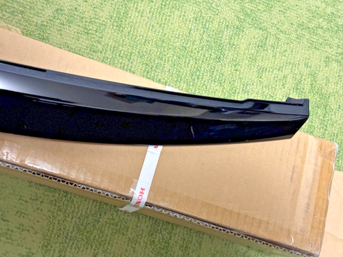 Conjunto de adorno trasero para puerta trasera Honda Genuine Fit Jazz 15-20 negro 74890-T5A-J12 OEM - Imagen 4 de 15