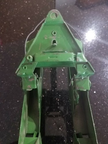 JUGUETE RECOLECTOR DE MAÍZ DE NARIZ CORTA JOHN DEERE DE COLECCIÓN DOS FILAS TODO METAL MUY BUEN ESTADO - Imagen 10 de 10