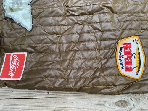 Bass Pro XL Men Vest Brown Quilted Lined Hunting w 14 Patches Schlitz/Flag/ Iowa - Picture 8 of 9