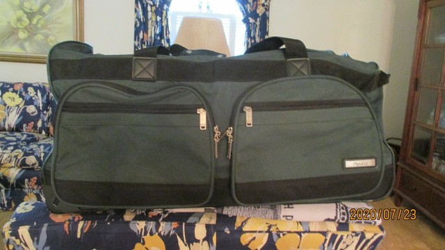 samsonite andante 2.0 small wheeled duffel bag